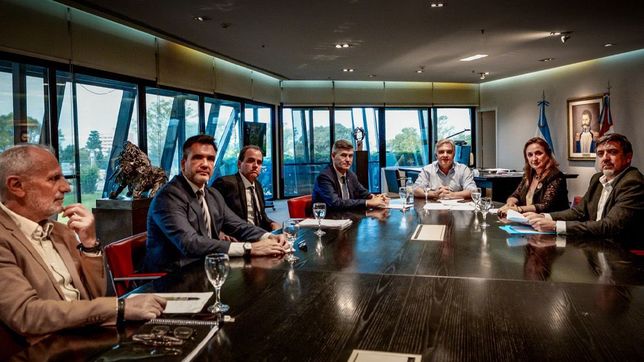 Martín Llaryora anunció el envío de un proyecto para regular la actividad de los naranjitas y eliminar la de los limpiavidrios