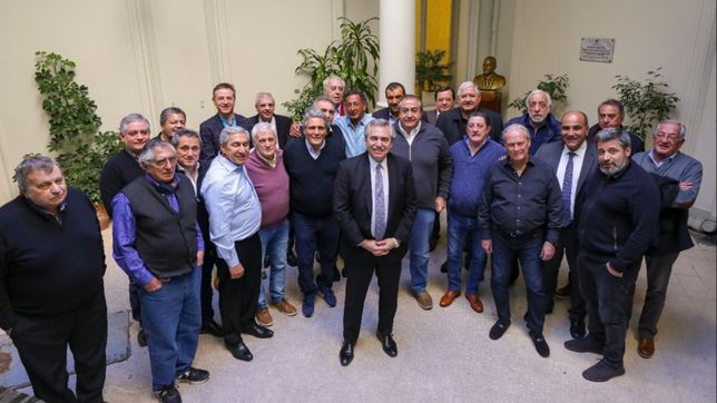 el peronismo llama a fernandez a presidir el pj en acto con sello albertista