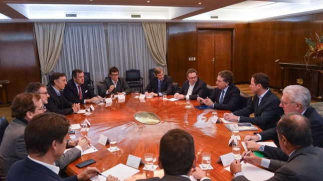 dujovne calmo a los bancos: garantizo baja del deficit y alza de 1,4% en el pbi