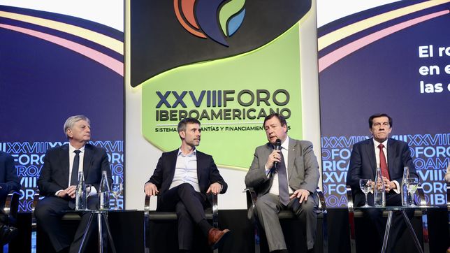 Gobernadores en el panel “El Rol de las garantías en el desarrollo de las economías regionales”.