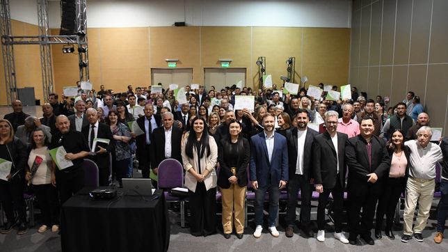 Francisco Azcué entregó reconocimiento a pastores de Concordia y se involucra en la campaña de La Libertad Avanza en Entre Ríos.&nbsp;