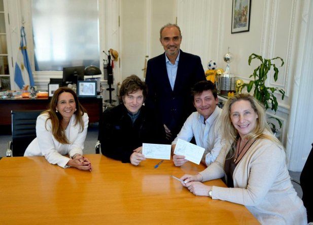 Javier MIlei Lule Menem Pilar Ramrez Karina MIlei y Santiago Caputo