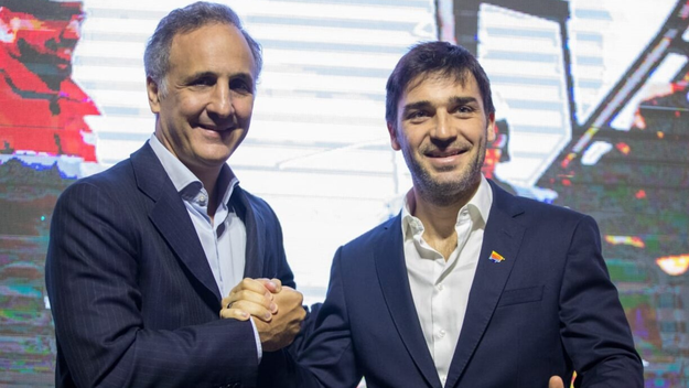 Marcos Bulgheroni, CEO de Pan American Energy, junto al gobernador de Chubut, Ignacio Torres.&nbsp;