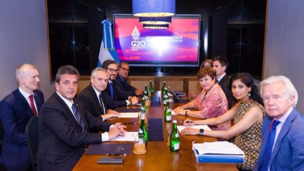 El FMI evaluaría reducir los sobrecargos y negociar los costos por la guerra