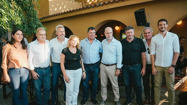 Horacio Rodríguez Larreta en una visita a Paraná, Entre Ríos, con Gainza Acosta y otros dirigentes de Juntos.