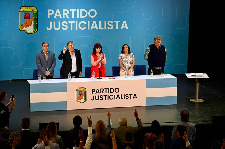 CFK pone en marcha su plan para el peronismo