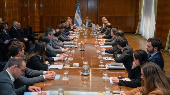 el campo te da y te quita: tension en el equipo economico zen por el dolar soja