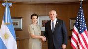 Diana Mondino, la canciller de Javier Milei, con el embajador de Estados Unidos, Marc Stanley.