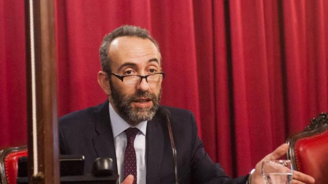 de ?senador trucho? a invitado de honor