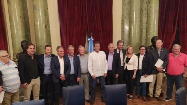 gesto paternal de massa para con una quincena de intendentes de santa fe