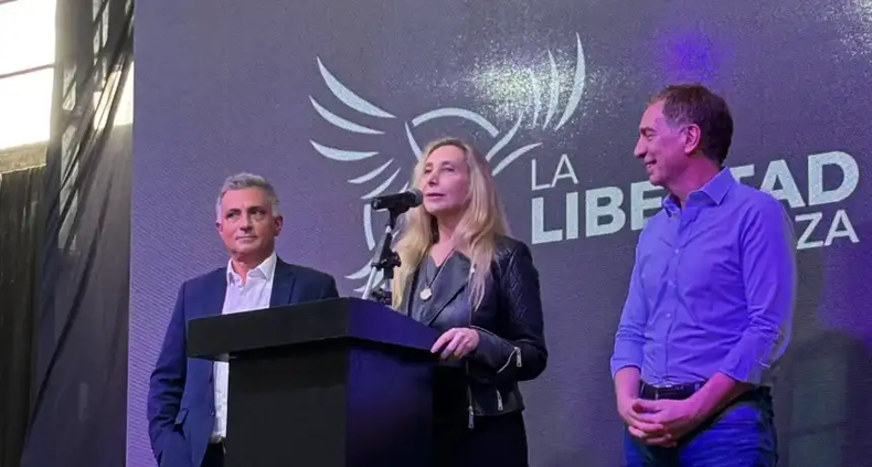 Karina Milei junto a Diego Santilli y Sebastián Pareja.