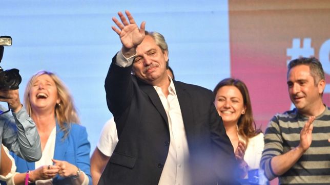 fernandez confirmo la reunion con macri y dijo que deja un pais en cenizas