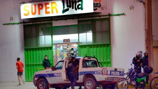 tension en dos distritos macristas por saqueos en supermercados