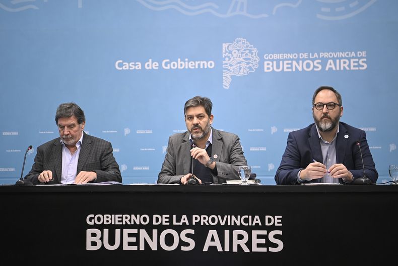 Carlos Bianco en conferencia de prensa. 