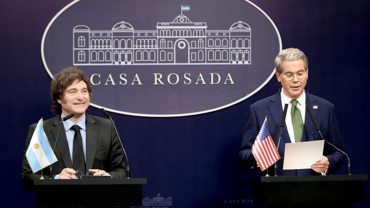Javier Milei y el titular del Tesoro de Estados Unidos: el salvavidas de Donald Trump