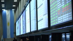 El dólar terminó por debajo de los 1.000 en la semana previa a las elecciones