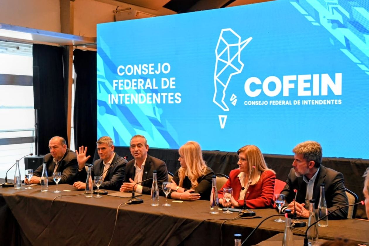 Intendentes de las principales ciudades de Argentina volvieron a encontrarse en Rosario con críticas a Javier Milei.