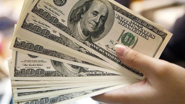 el renunciamiento de fernandez no freno al blue: $442