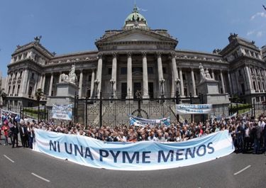 Kulfas apura una colectora pyme albertista como contrapeso de la UIA