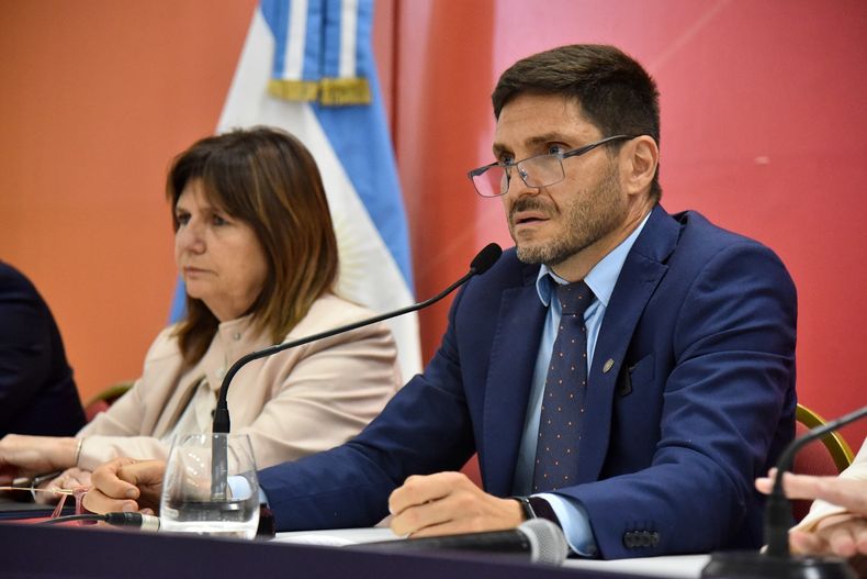 Patricia Bullrich y Maximiliano Pullaro, en la conferencia de prensa por la crisis en seguridad. Patricia Bullrich y Maximiliano Pullaro, en la conferencia de prensa por la crisis en seguridad.
