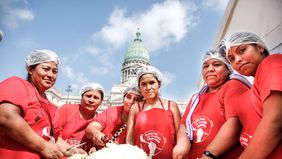 Cuidados: un sector que está solo y espera (y es clave para disminuir la pobreza)