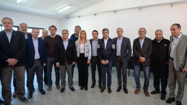 intendentes retrucan a iguacel y lo ?invitan? a dar explicaciones a los vecinos