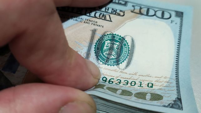 el dolar blue retoma su racha alcista y se vende a $491