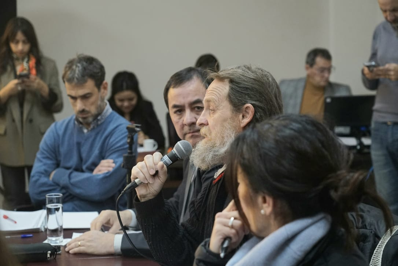Docentes de Neuquén se oponen al presentismo, que ya es ley. Marcelo Guagliardo, secretario general del gremio ATEN, encabezó protestas en la capital patagónica.