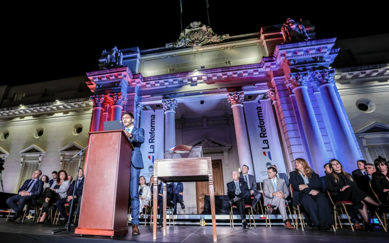 Santa Fe: con una jura colectiva en la plaza de la Legislatura, se completó la reforma constitucional
