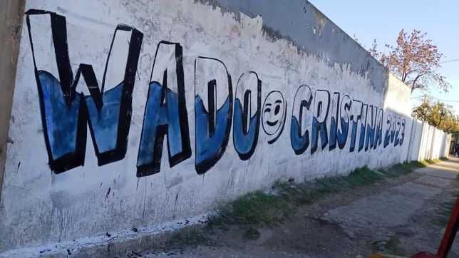 pintadas en el conurbano: wado con cristina 2023