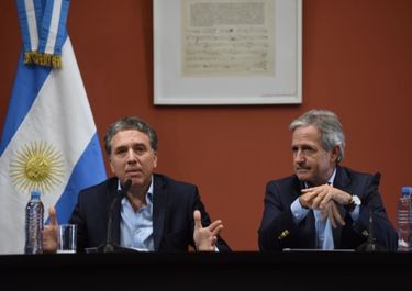 Dujovne anunció un ajuste de $20.000 millones en el Estado