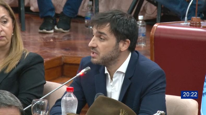 Ignacio Torres en la Legistura de Chubut.