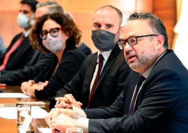 Jefes que no mandan, economía sin cabeza