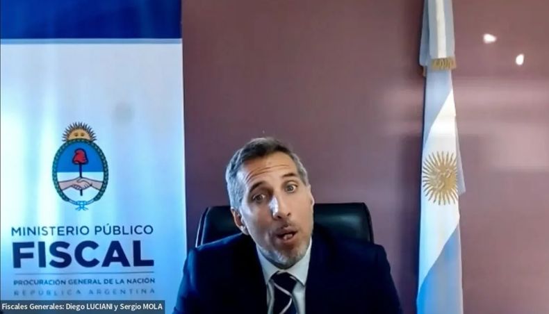 Tras su alegato el fiscal Diego Luciano solicitó una condena de 12 años de prisión para Cristina Kirchner.