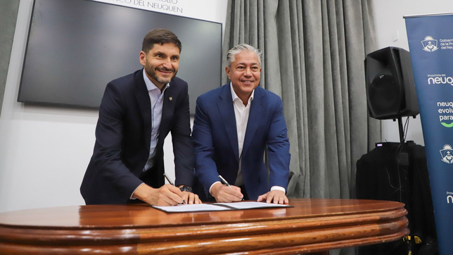 El gobernador de Santa Fe, Maximiliano Pullaro, y su par neuquino, Rolando Figueroa.&nbsp;