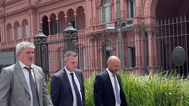 Los funcionarios de Maximiliano Pullaro que fueron a reclamarle a Javier Milei