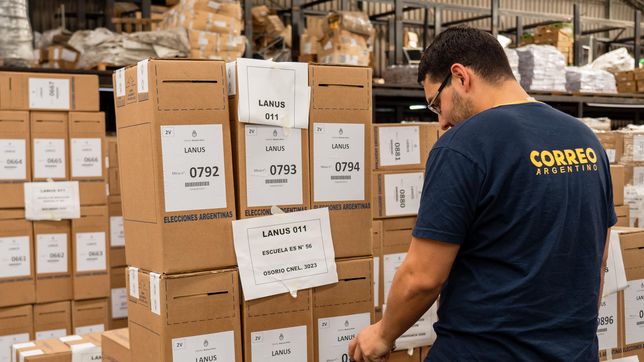 a menos de un ano de las paso, el correo desplazo al jefe de los servicios electorales