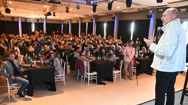El exgobernador Omar Perotti volvió al ruedo, este jueves en Santa Fe.