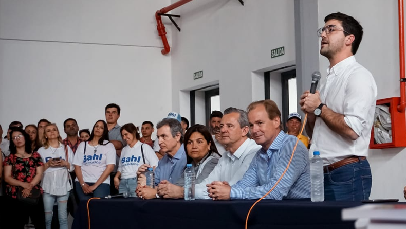 Bruno Sarubi (UCR - intendente de La Paz) en el momento en que confrontó al gobernador Gustavo Bordet y al candidato de Más para Entre Ríos Adán Bahl.
