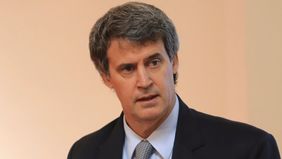 Alfonso Prat Gay advirtió que no es bueno que el dólar baje