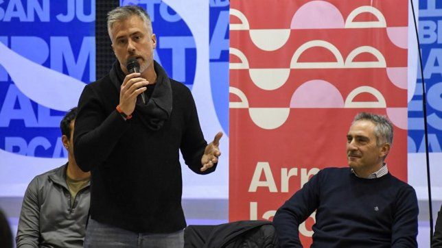 Leandro Busatto en un encuentro en la ciudad de Santa Fe donde participó Andrés Cuervo Larroque.