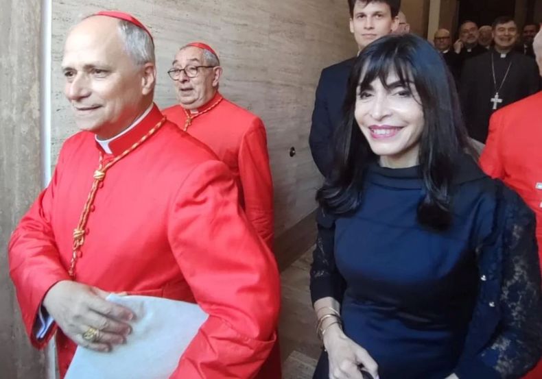 Robert Prevost, actual León XIV, con la argentina Emilce Cuda