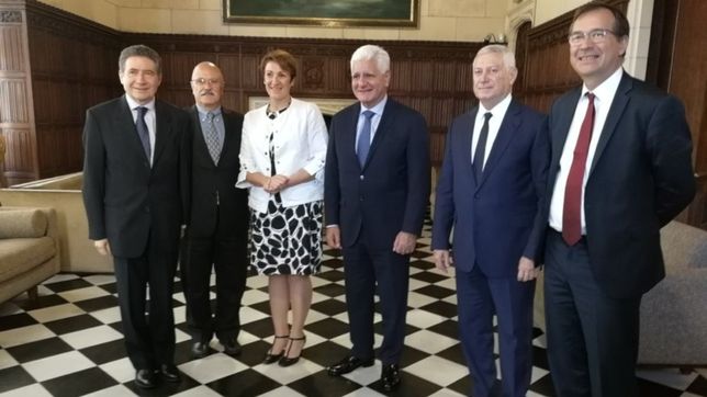 el hombre de macri en aguas bonaerenses le abre la canilla al lobby frances