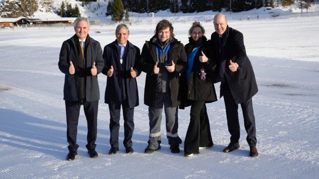 En Davos, Javier Milei junto a Pablo Quirno, Toto Caputo, Karina Milei y Federico Sturzenegger.