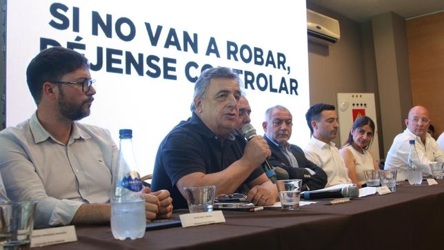 Mario Negri, Luis Juez y Rodrigo de Loredo encabezaron una conferencia de prensa este viernes. 