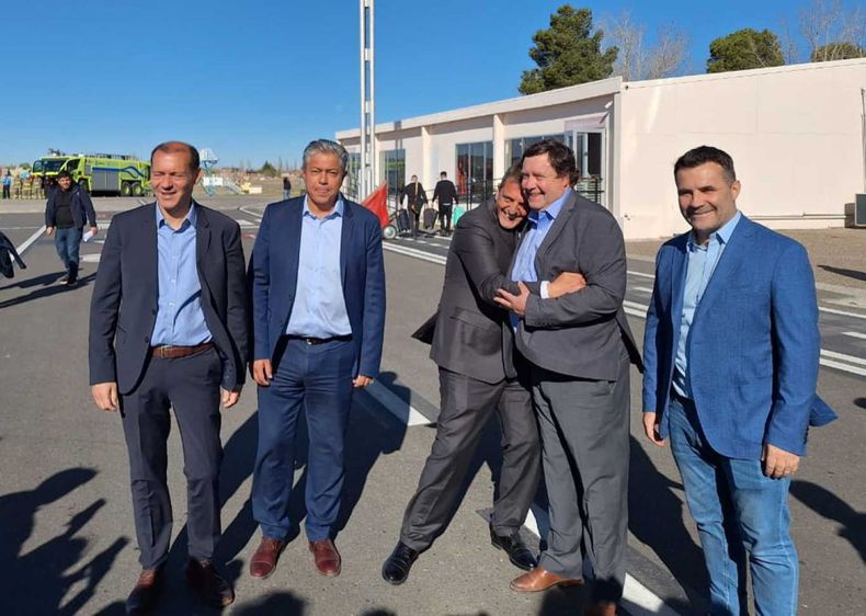 Massa en Neuquén con Gutiérrez, Figueroa, Weretilneck y Martínez.jpg