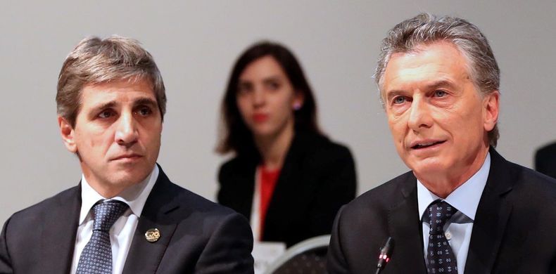 Caputo Macri.jpg