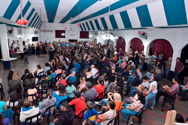 Reunión de organización de campaña del intendente de Concordia con fiscales, responsables de escuelas y encargados de movilidad.
