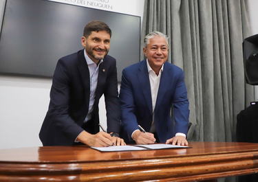 El gobernador de Santa Fe, Maximiliano Pullaro, y su par neuquino, Rolando Figueroa.&nbsp;