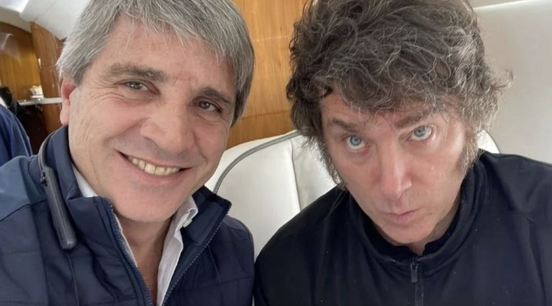 Javier Milei y Toto Caputo, más cerca de volver al mercado para refinanciar la deuda